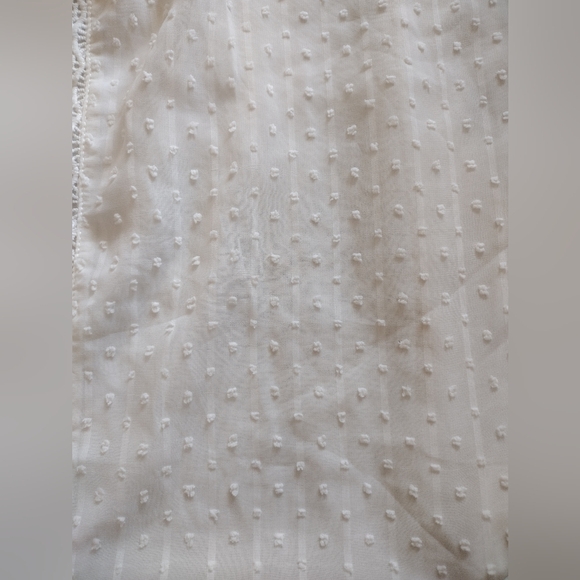 Elegant Ivory Lace Trim Top Large - Picture 8 of 12